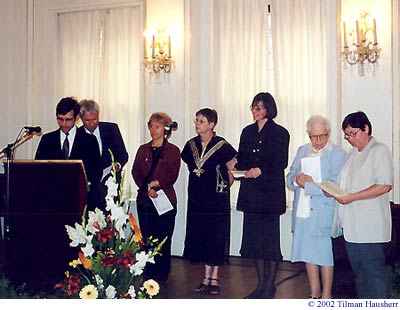 Reading of the Charter in Seven Languages.  © 2002 Tilman Hausherr